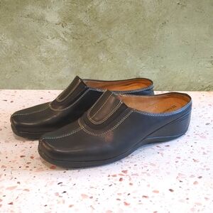 Naturalizer | Black Leather Stitched Accents Comfort Slip-On Arch Support | 9